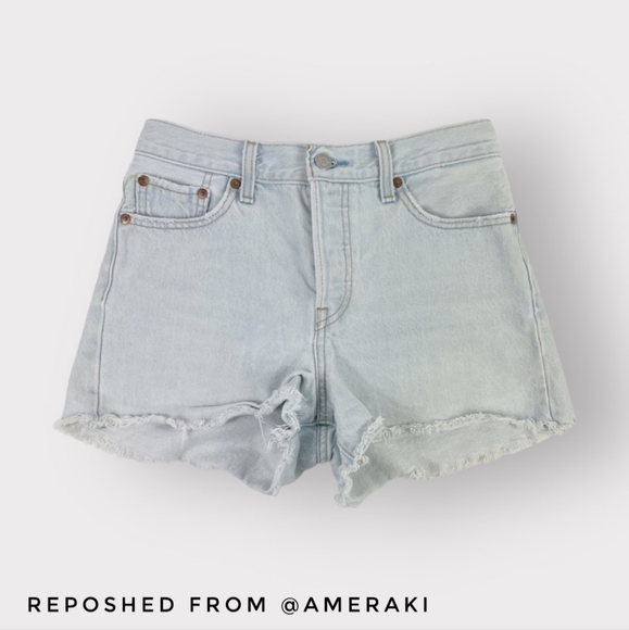 Fits like a 24 – Levi’s Wedgie Short in Awesome Street - Picture 2 of 14